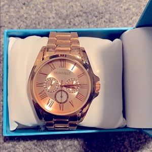 MOVING SALE !!! Everything must go !!!!! Brand new watch ! Never worn. Rose gold